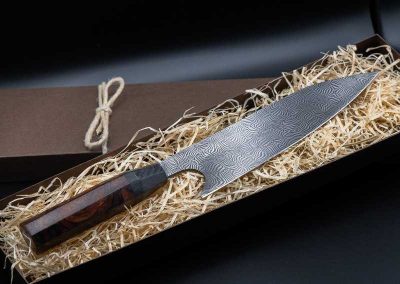 Dies ist ein Foto eines selbstgemachten Damastmessers der Messerschmiede Jettenbach.