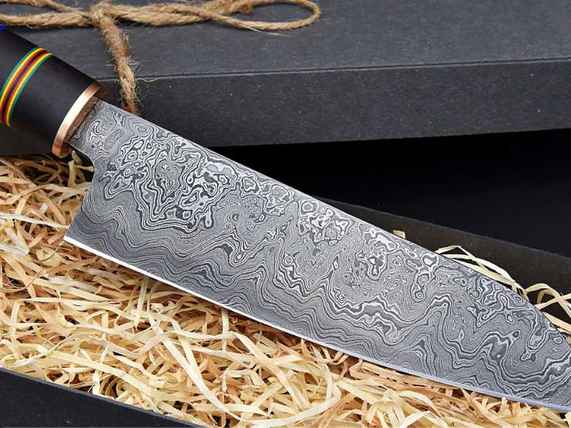 Dies ist ein Foto eines selbstgemachten Damastmessers der Messerschmiede Jettenbach.