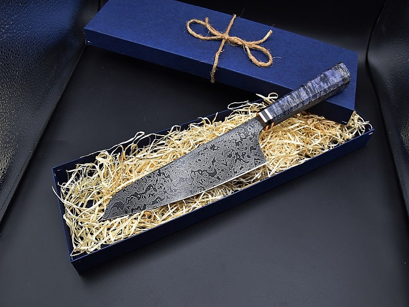 Halbintegral Chefmesser aus wildem Damast mit Griff aus stabilisiertem Walnuss Maserholz